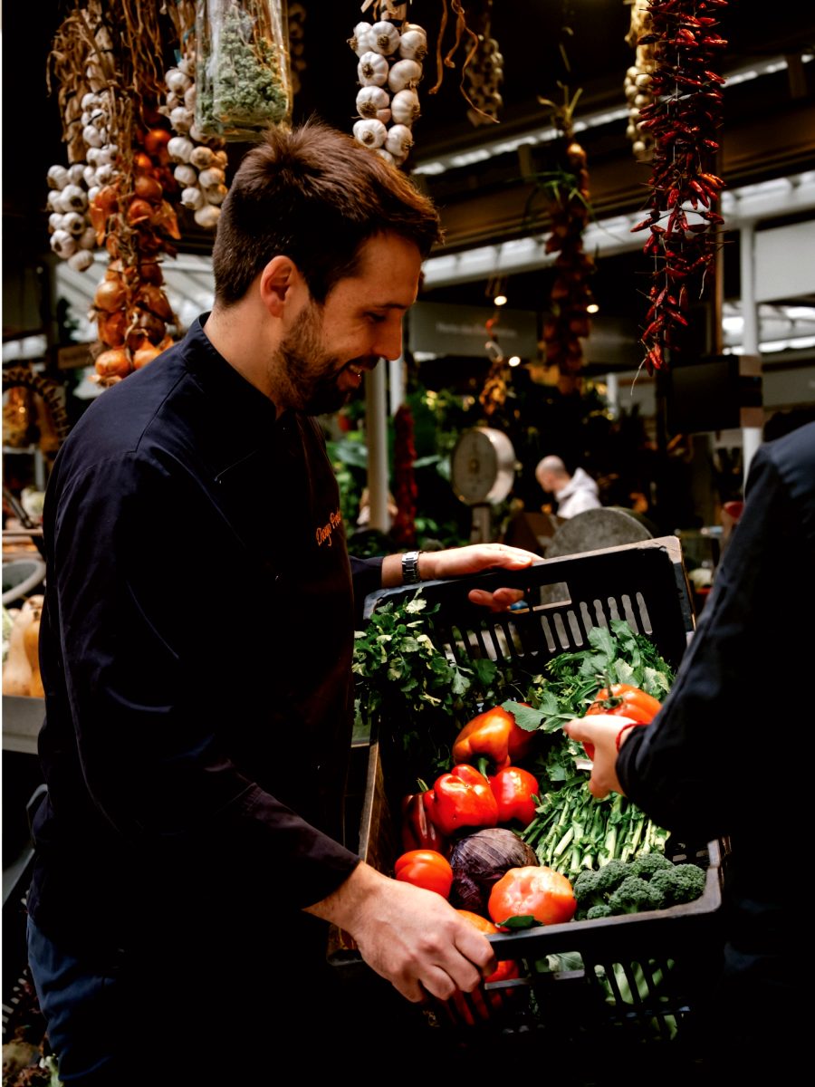 Choix de légumes au marché, pour la cuisine du jour
